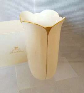 ナルミ NARUMI BONE China 日本製 花瓶 花入　花柄 陶器 22cm フラワーベース 金縁 白 無地 シンプルで品がある 白磁 花器 鳴海 未使用品