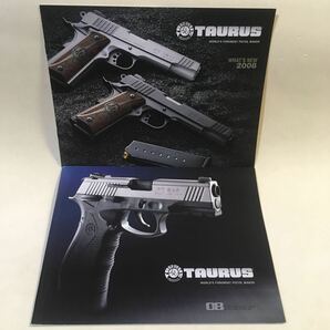 実銃カタログ 2冊s TAURUS 2008 FULL LINE CATALOG 51P + WHAT'S NEW 2008 8P　英語 カラー A4変形 約21.5×28cm (B-1482)