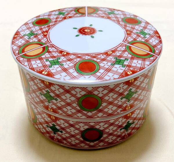 未使用　日本製　有田焼　聖窯　金彩赤絵　錦古伊万里　二段重　重箱　蓋付重ね鉢