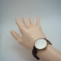 228【美品】ダニエルウェリントン時計　レディース腕時計　シンプル　32ミリ_画像4