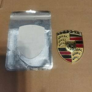 【送料無料】PORSCHE エンブレム ゴールド 横5cm×縦6.8cm×厚さ2mm ① ポルシェ 911 718 ケイマン ボクスター カイエン マカン パラメーラ