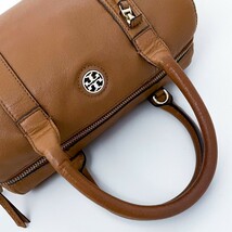 1円〜■超美品■Tory Burch トリーバーチ 2way ロゴ ボストンバッグ トート ビジネス 大容量 A4 レディース メンズ レザー ベージュ 茶色_画像4