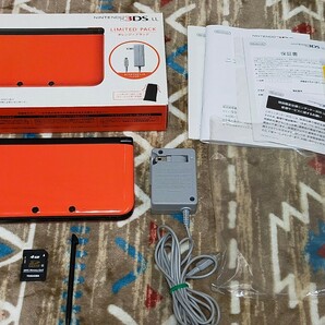 3DS LL リミテッド パック オレンジ×ブラック 本体 充電器 付属品の画像1