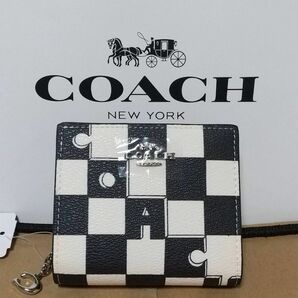 COACH 二つ折り財布 新作 Cチャーム