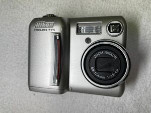 COOLPIX 775