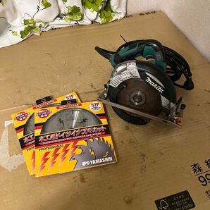 マキタ 165mm 電子造作用精密マルノコ　5710C 未使用チップソー　２枚付き！ 電動工具 makita 100V 丸鋸