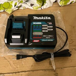 未使用　マキタ 純正品　40Vmax 急速充電器　DC40RA USB端子付 makita 40Vmax用急速充電器