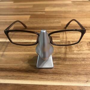  glasses stand nose type silver silver color glasses .. glasses put interior glasses holder 