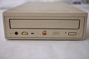 [ジャンク] AppleCD 300e Plus Apple純正CD-ROM外付けドライブ　※電源が入りません