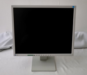 EIZO ナナオ FlexScan S1701　液晶モニタ　VGA & DVI 解像度最大1280×1024　OLD Macにピッタリ