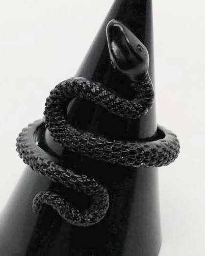 送料無料　【フリーサイズ】蛇　スネーク　ヘビ　リング　指輪　へび　シンプル　ブラック　ファンスマ