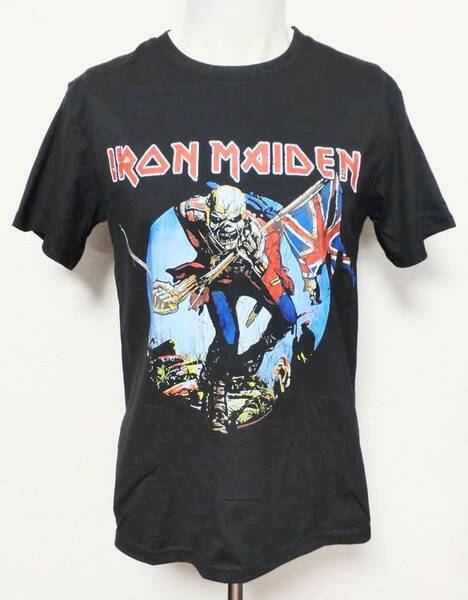 送料無料　【Mサイズ】IRON MAIDEN 　アイアン・メイデン　Tシャツ　旗　半袖　ロックバンド　メタル　ファンスマ