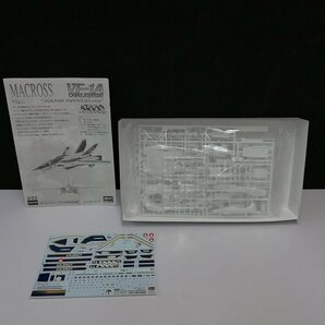 mT953c [未組立] ハセガワ マクロス 1/72 VF-1J バルキリー マクロス30周年塗装機 VF-1A 生産5000機記念 他 | プラモデル Uの画像7