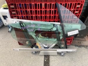 中古　アウディTT　8EAMBF　純正助手席右ドア　レギュレータ　ガラス付