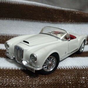 1/18 ブラーゴ　LANCIA　AURELIA B24 SPIDER 1955 ランチャ　ミニカー