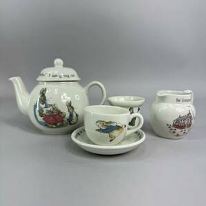 WEDGWOOD ウェッジウッド ピーターラビット ティーポット カップ＆ソーサー クリーマー エッグスタンド 4点セット まとめ売りの画像1