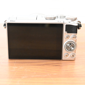 Nikon 1 J5 MODEL 1 NIKKOR Zoom Lens Kit シルバー 【中古・動作品】の画像4