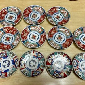  old Imari small plate overglaze enamels Japanese-style tableware flower . writing gold paint red .