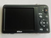 B 通電OK Nikon COOLPIX ニコン クールピクス A10 コンパクトデジタルカメラ デジカメ レッド 単三2本要 中古品_画像2