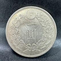 4043［古銭銀貨］銀貨保証　一圓銀貨　明治11年　約27.04g　約38.7mm_画像2