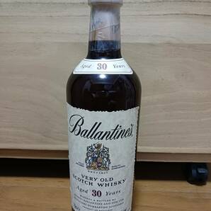 【未開栓】Ballantine's 30years VERY OLD バランタイン 30年 ベリーオールド 700ml 箱とアクリルカバー付き 43%の画像4