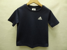 全国送料無料 アディダス adidas 子供服 キッズ 男＆女の子 紺色 ポリエステル100% サッカー等スポーツ 半袖 ゲームTシャツ 120_画像1