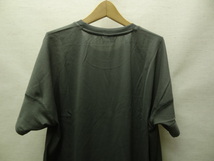 送料無料 ほぼ新品 ユニクロ UNIQLO Uniqlo U メンズ ポリエステル100% 半袖 カーキーグリーン色 3種類のメッシュ素材を使ったTシャツ M_画像8