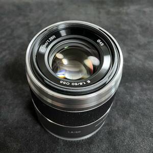 【送料込み】E 50mm F1.8 OSS SEL50F18 （シルバー） 