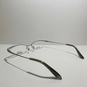 未使用 眼鏡 メガネフレーム GUESS 100%チタン GU8040 LGRY 軽量 金属フレーム ハーフリム 男性 女性 メンズ レディース 52口18-140 V-6の画像5