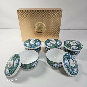 ★湯呑茶碗 5個セット 箱(京の米　八代目儀兵衛） 揃い盖付き With a set of 5 teacups with a squirrel,and a box