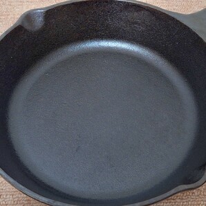 美品★LODGE/ロッジ CAST IRON 8Inch(20.3cm)IH対応 アウトドア スキレット ソロキャンプ 焚き火台 調理器具の画像3