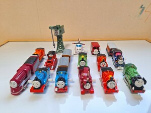 カプセルプラレール きかんしゃトーマス エドワード パーシー ジェームス ハーヴィー スコッツマン バーティー アシマ ハロルド クランキー