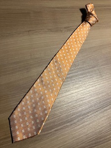ネクタイと言えばクリケット、安心の日本製　CRICKET 鮮やかなオレンジ、シルク100%、 未使用の美品