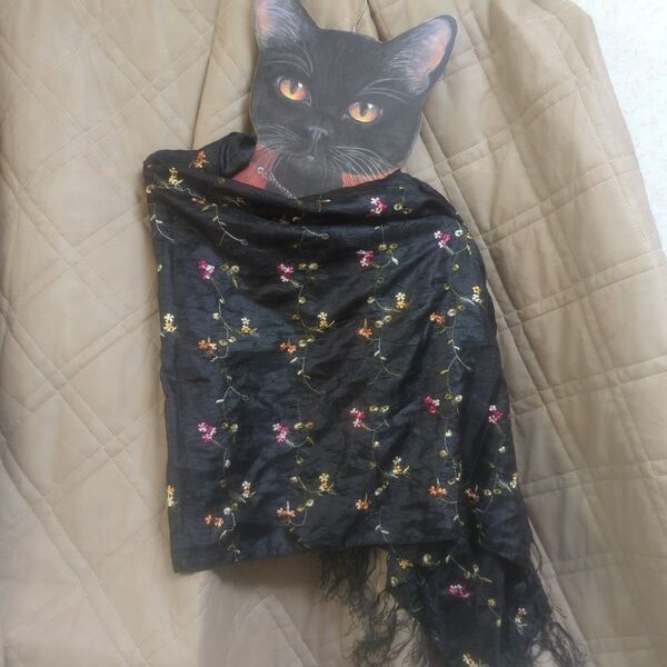 黒地花柄刺繍入り シルク&ポリエステルストール