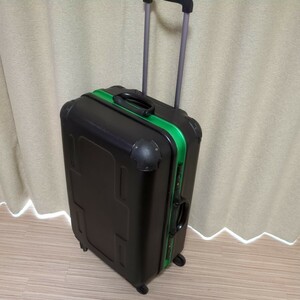 中古品　スーツケース　キャリーケース　Green Works BASIC B1111T-65 68L ブラック/グリーン 旅行　高さ73 幅47 奥行32cm（素人採寸）
