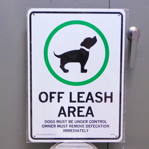 サインプレート CA-60 《ノーリード許可区域》 アメリカ ガレージ 犬 看板 サインボード の画像1