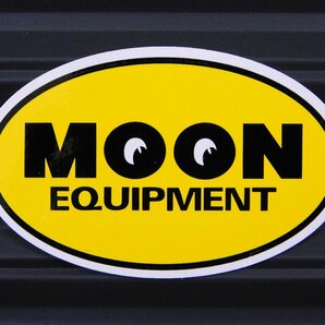 【MOONEYES・ムーンアイズ】※《MOON EQUIPMENT・オーバルステッカー》 (品番DM170YE)の画像2