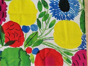 マリメッコmarimekko★ SITRUUNAPUU　シトルーナプー　はぎれ生地　布　花柄