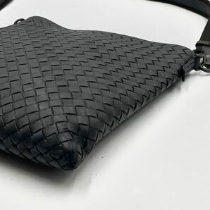 1円【極美品】BOTTEGA VENETA ボッテガヴェネタ イントレチャート メンズ ショルダーバッグ サコッシュ ポシェット 斜め掛け レザー グレーの画像6