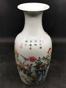 r6031506　古美術品 花瓶 在銘　乾龍年製　中国美術　色絵