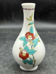 r042404. small of the back . overglaze enamels one wheel .. sake bottle flower vase old fine art vase flower go in 