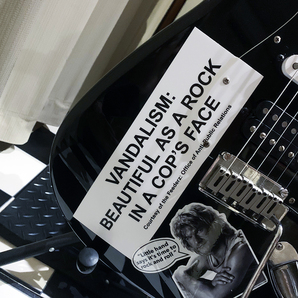 VANDALISM STICKER★バンパーステッカー カートコバーン NIRVANA Kurt Cobain ギター グランジ 90s Grunge ニルヴァーナ PUNK HARD COREの画像1