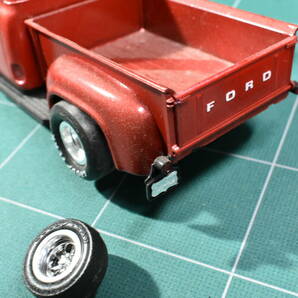 Qm522 絶版 旧キット 1974年製 AMT 1:25 '53 Ford Pickup Street Rods 箱 本体 タイヤ パーツ デカール 部品取 HOTROD ジャンク 60サイズの画像5