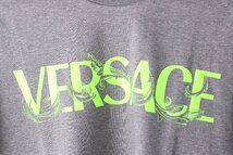 ヴェルサーチ べルサーチ メンズ バロッコ シルエット ロゴ アイコン Tシャツ グレー サイズL VERSACE 1006974 1A04949 1E100 新品/2_画像1