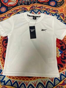 【新品】【Reebok】ホワイトロゴ入り　スポーツウェア　 Tシャツ 　子供の日　130サイズ