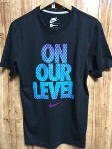 送無♪NIKE ナイキ♪ON OUR LEVELプリントTシャツ・ブラック・L