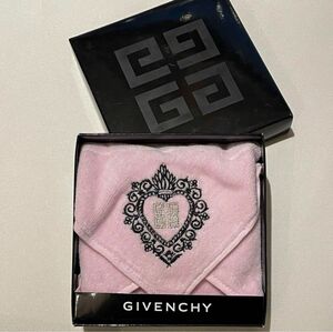 新品未使用　　GIVENCY ジバンシー　タオルハンカチ　ハンカチ　かわいい　ピンク