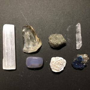 天然石原石 鉱物標本7個セット、セレナイト、チャルコパイライト、シトリン、水晶、パイライト、ブルーアゲート、砂漠の薔薇パワーストーン