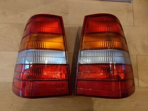 W124 E Class　GenuineTail lampランプ　New vehicle外し　240407A