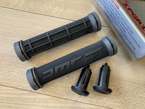 ★1点のみ 未使用 DMR ZipGrips ジップグリップ グレー/ブラック バーエンド付属 送料\350～ 即決